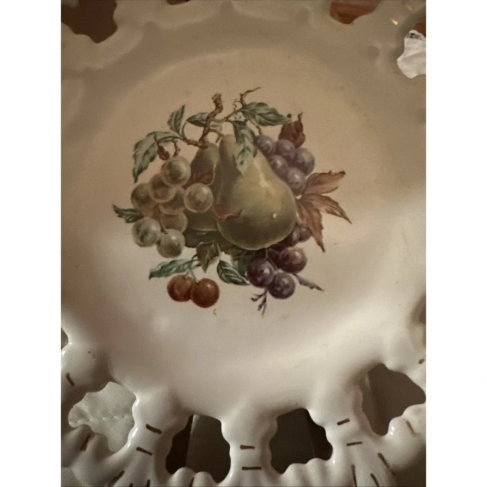 Vintage NAPCO‎ Reticulated Fruit Lattice Plate With Scalloped Edges